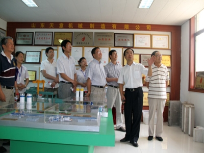 2012.7.28日山東天意兩項科技成果鑒定順利通過，北京領(lǐng)導(dǎo)專家，到我公司參觀指導(dǎo)