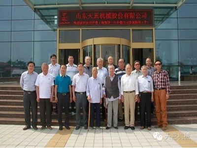 兗州區(qū)委常委、組織部長(zhǎng)徐繼瑞一行領(lǐng)導(dǎo)蒞臨天意參觀指導(dǎo)工作